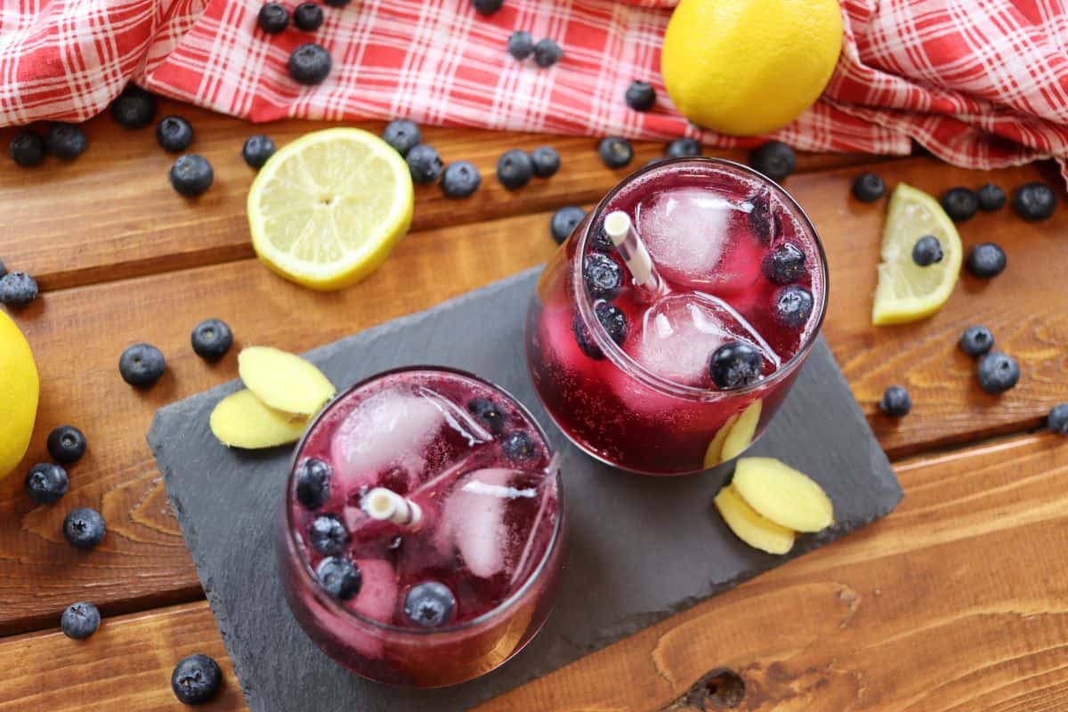 sparkling blueberry lemonade ready to be served