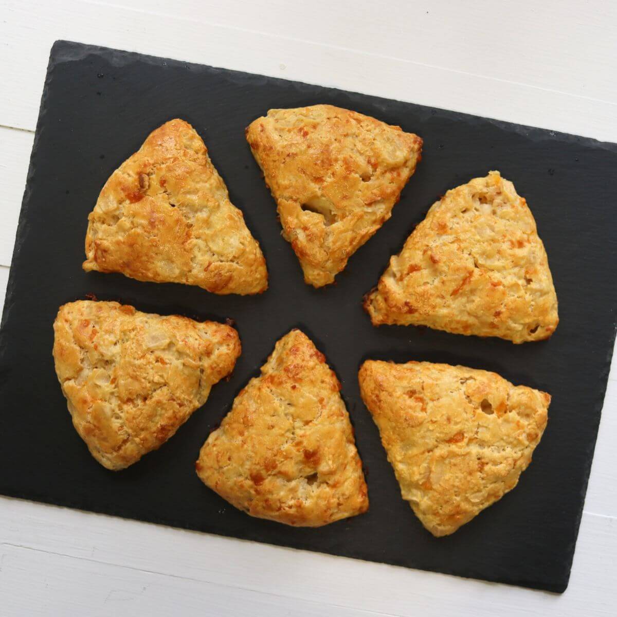 Apple Cheddar Scones 